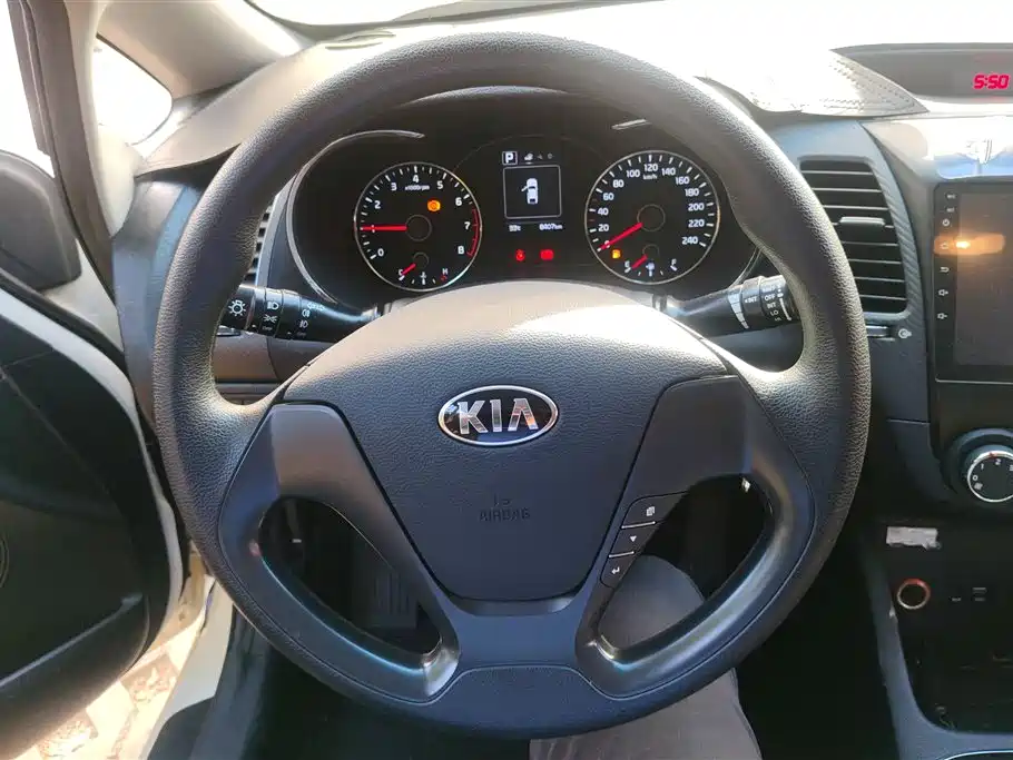 Kia K3 2018 — фото 15