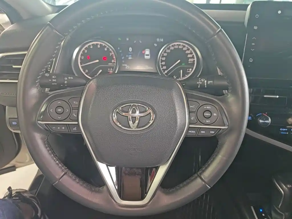 Toyota Camry 2022 — фото 11