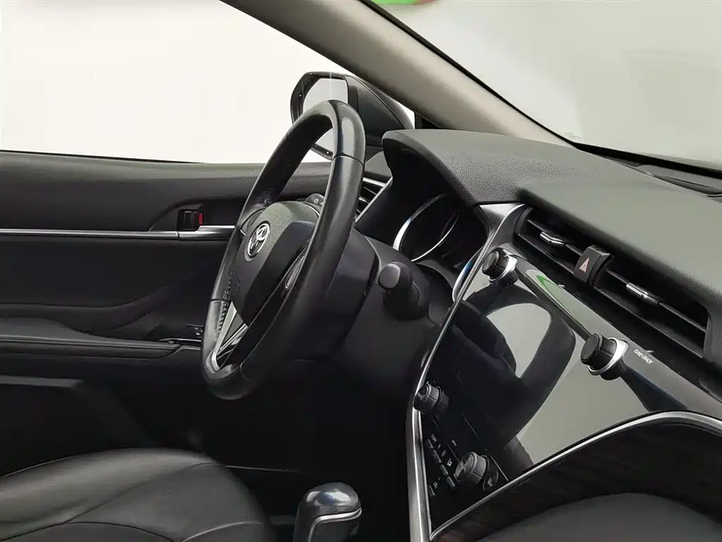 Toyota Camry 2020 — фото 22