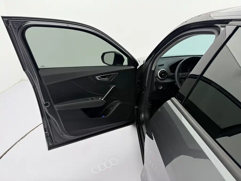 Audi Q2L 2023 — фото 20