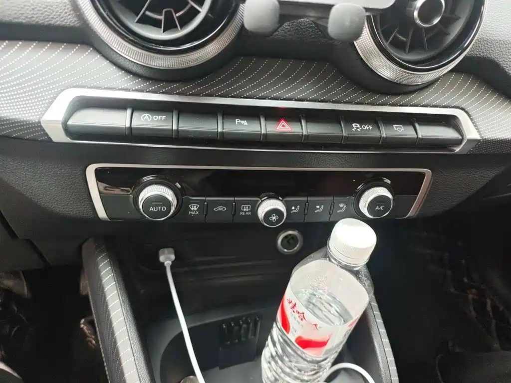 Audi Q2L 2023