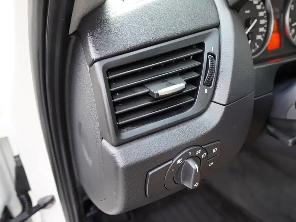 BMW X1 2010 — фото 21