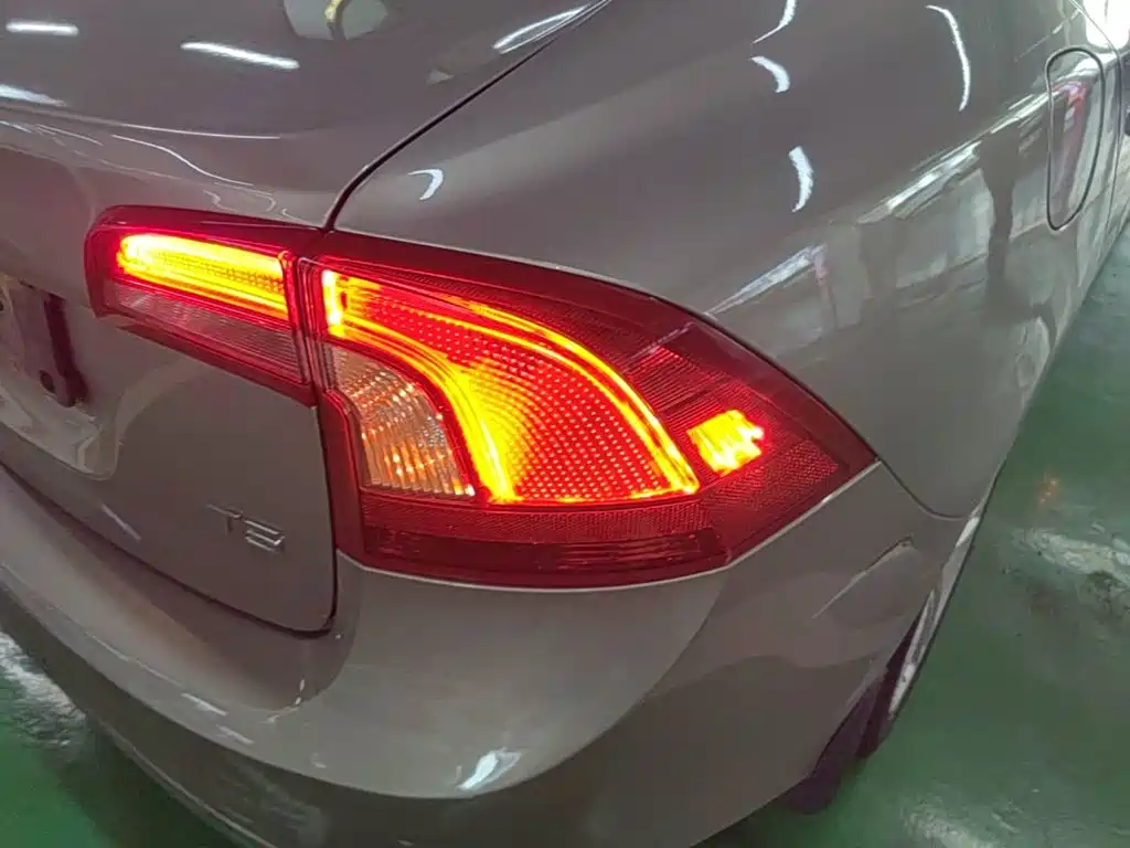 Volvo S60 2015 — фото 8
