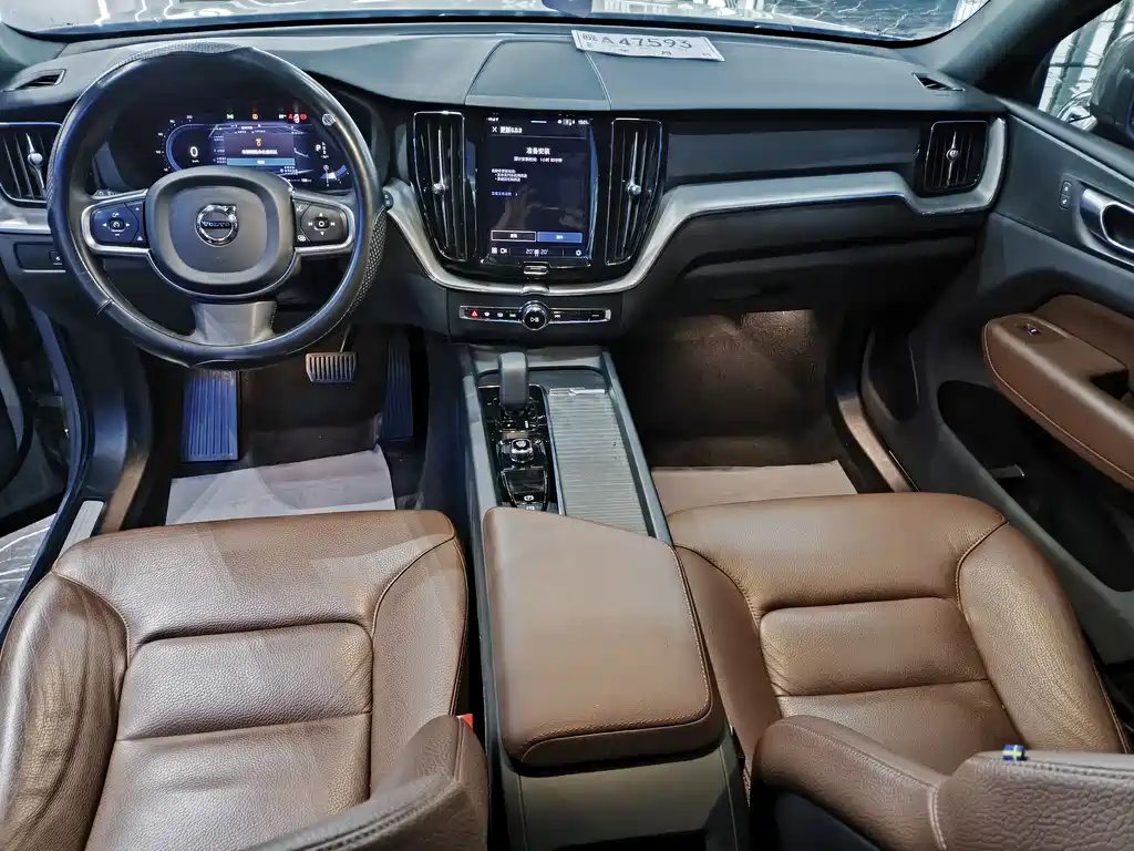 Volvo XC60 2022 — фото 8