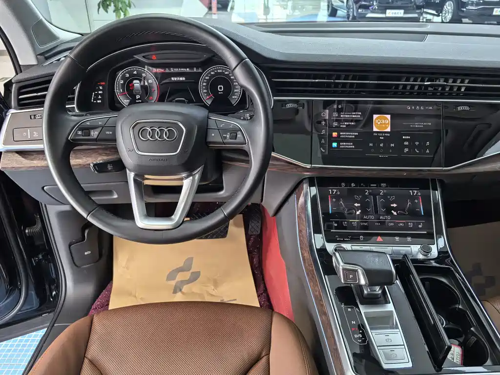 Audi Q7 2021 — фото 13