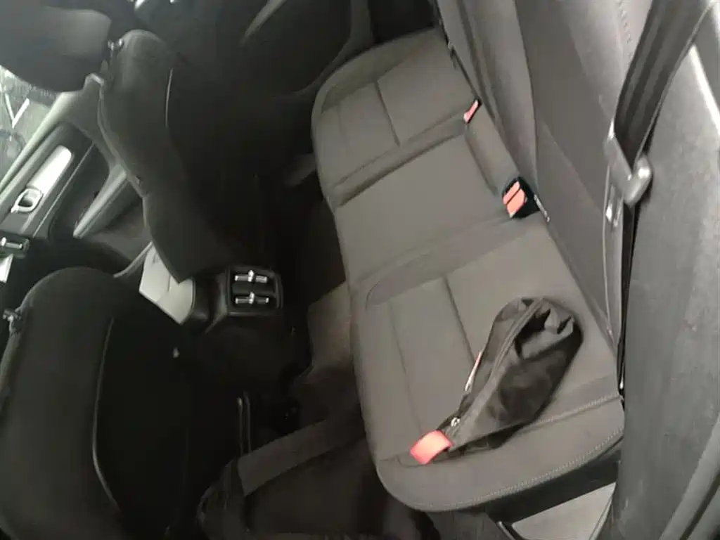 Volvo XC40 2021 — фото 17