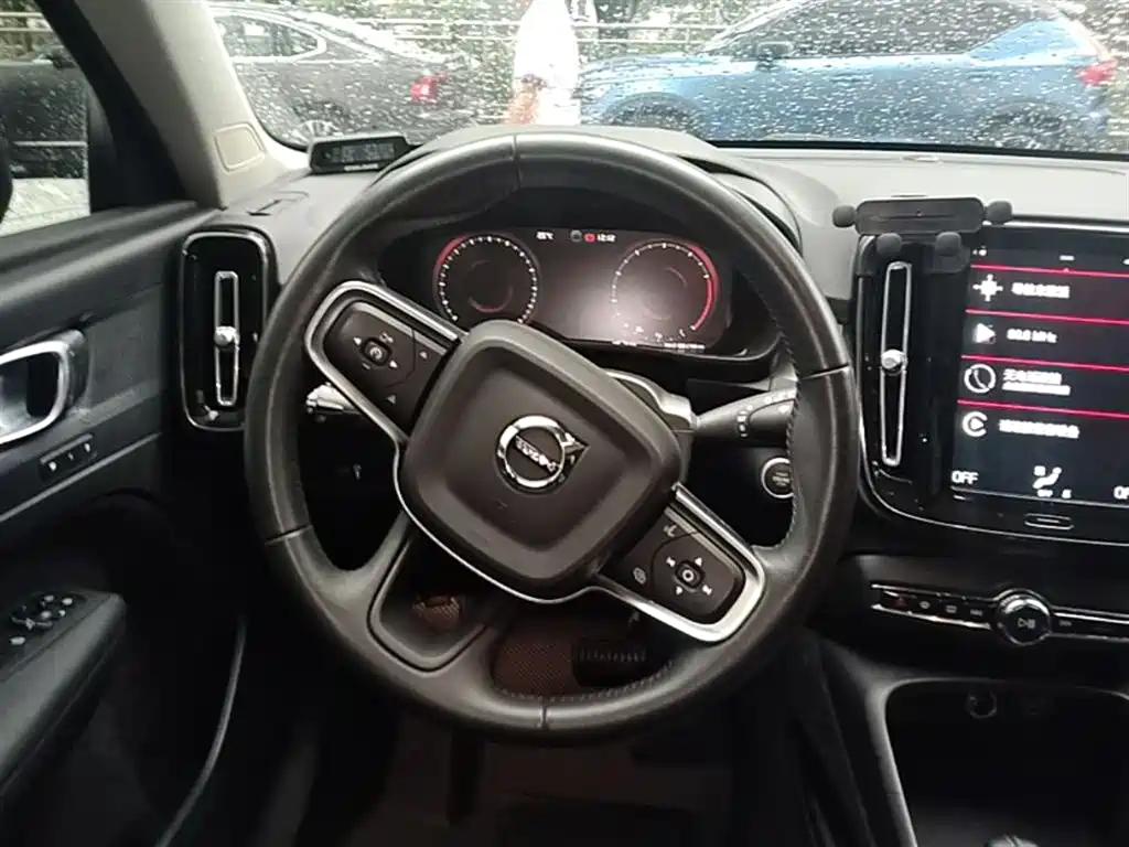 Volvo XC40 2021 — фото 11