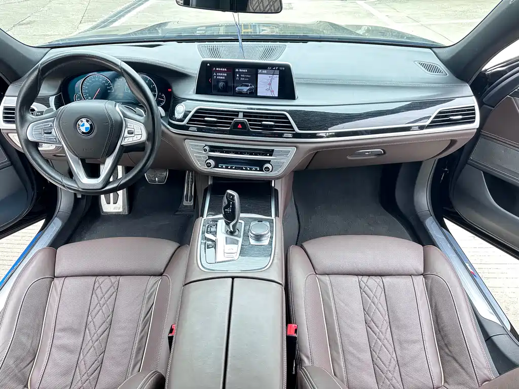 BMW 7 Series 2018 — фото 9