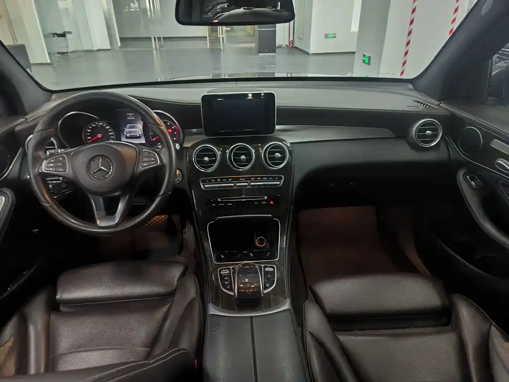 Mercedes-Benz GLC 2018 — фото 12