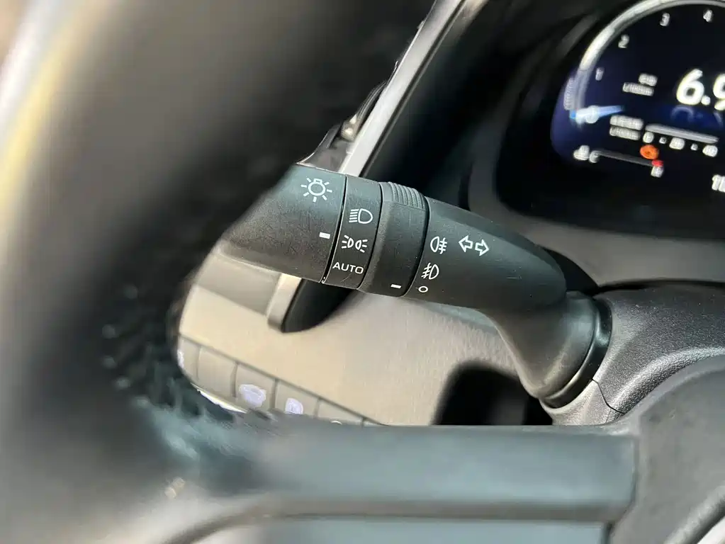 Toyota Camry 2023 — фото 11