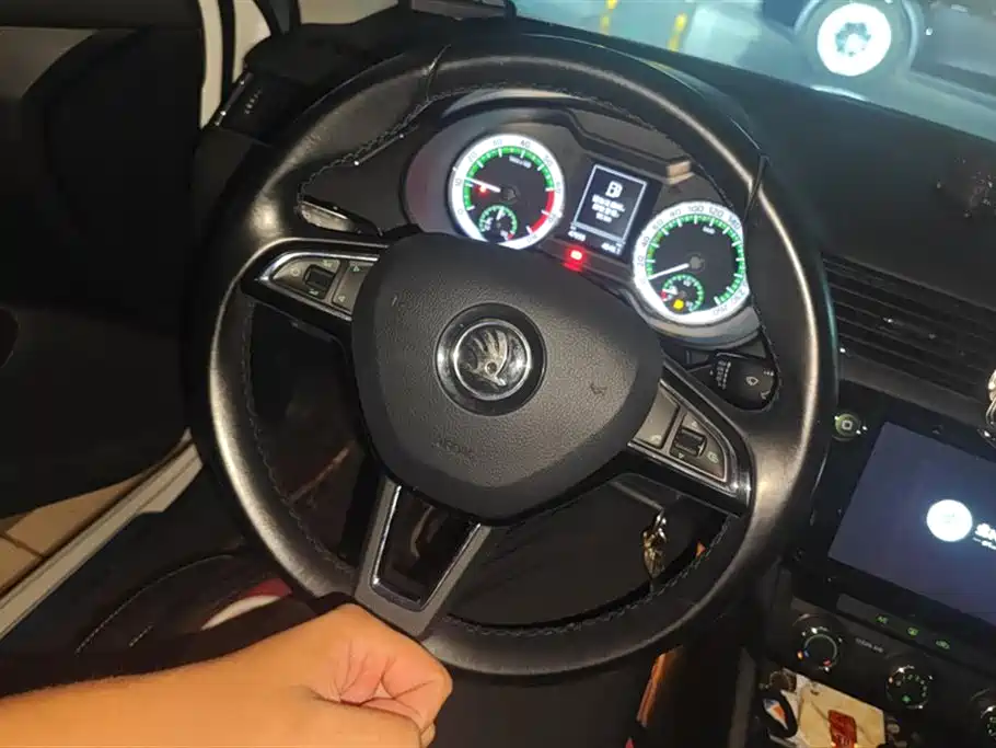 Skoda Octavia 2018 — фото 15