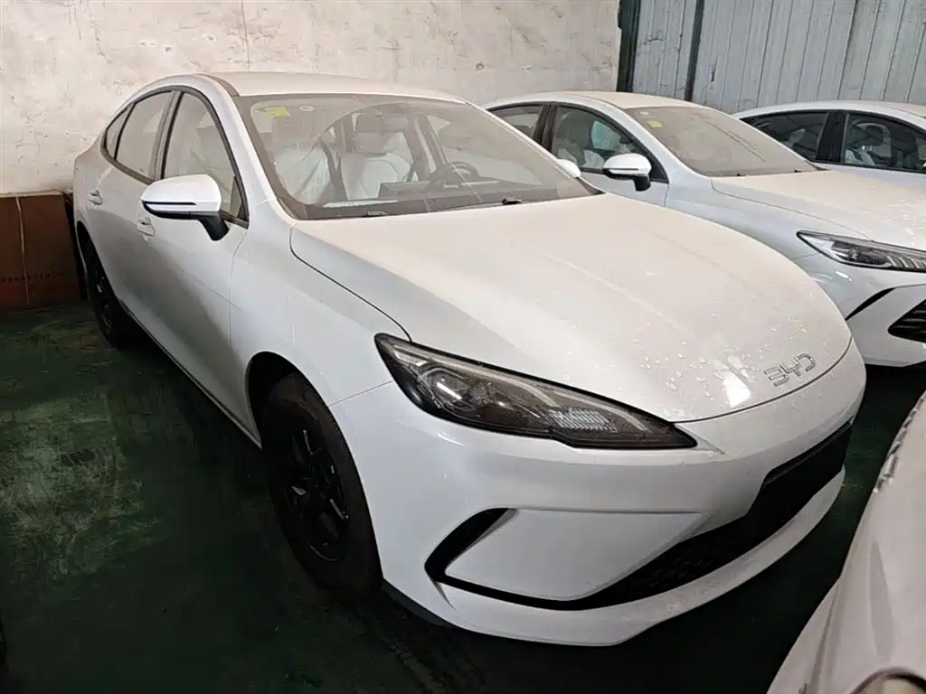 BYD Seal 05 DM-i 2026 — фото 4
