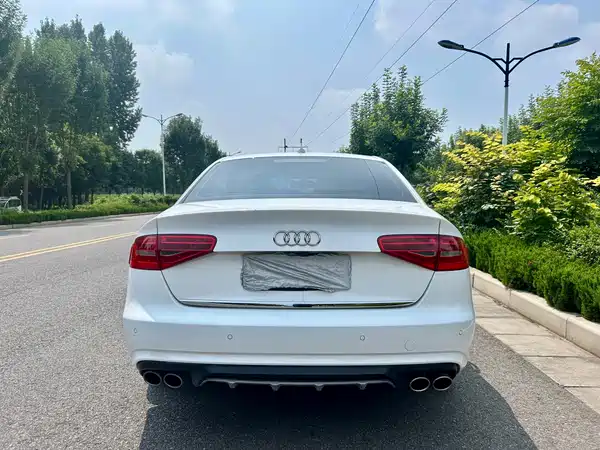 Audi A4L 2015