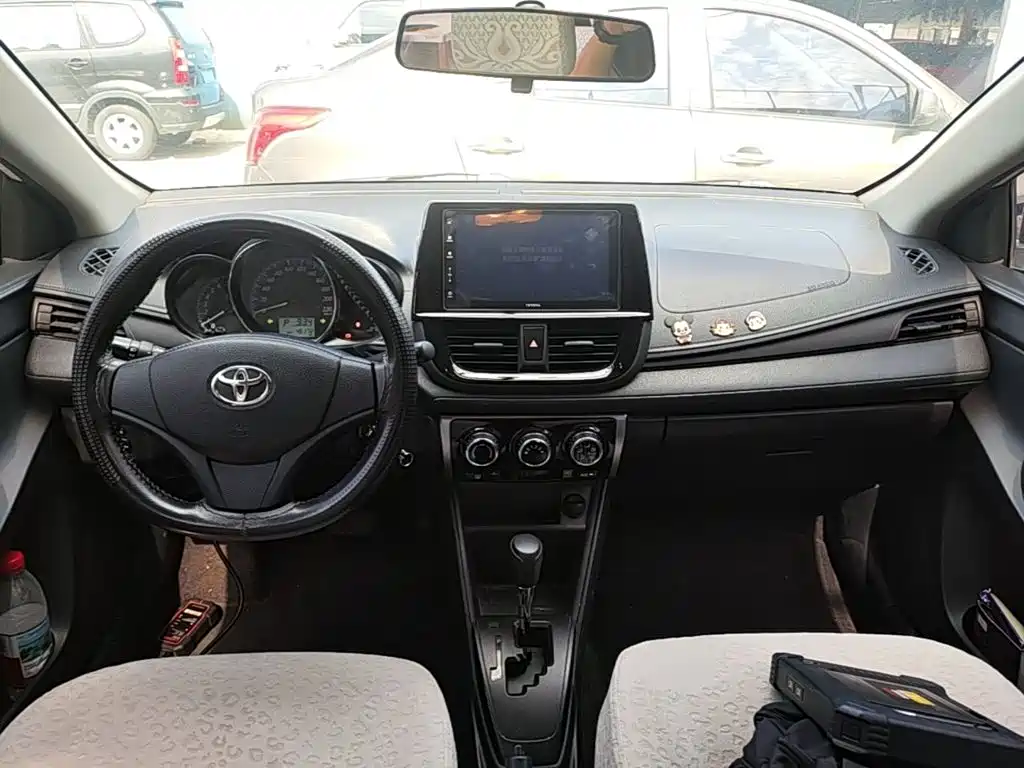 Toyota Yaris L 2019 — фото 10