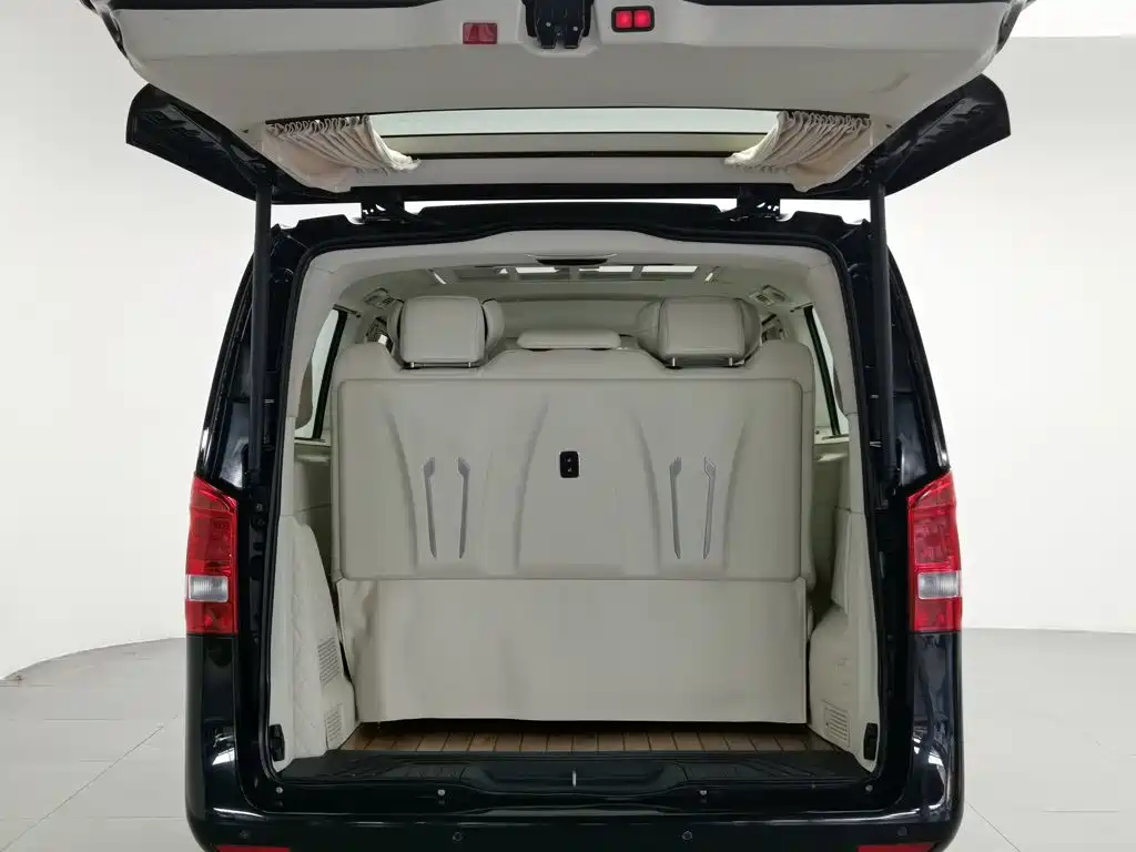 Mercedes-Benz Vito 2022 — фото 16