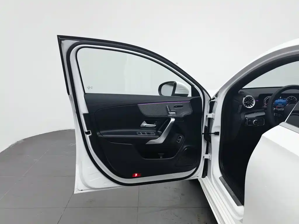 Mercedes-Benz A-Class 2025 — фото 8