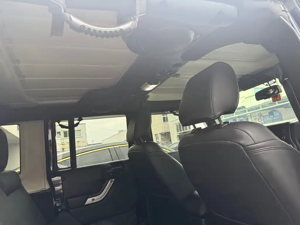Jeep Wrangler 2014 — фото 9