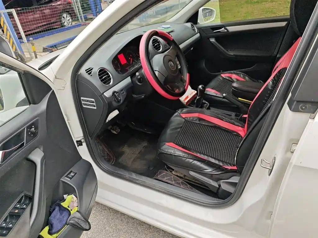 Volkswagen Jetta 2015 — фото 17