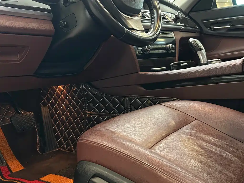 BMW 7 Series 2013 — фото 11