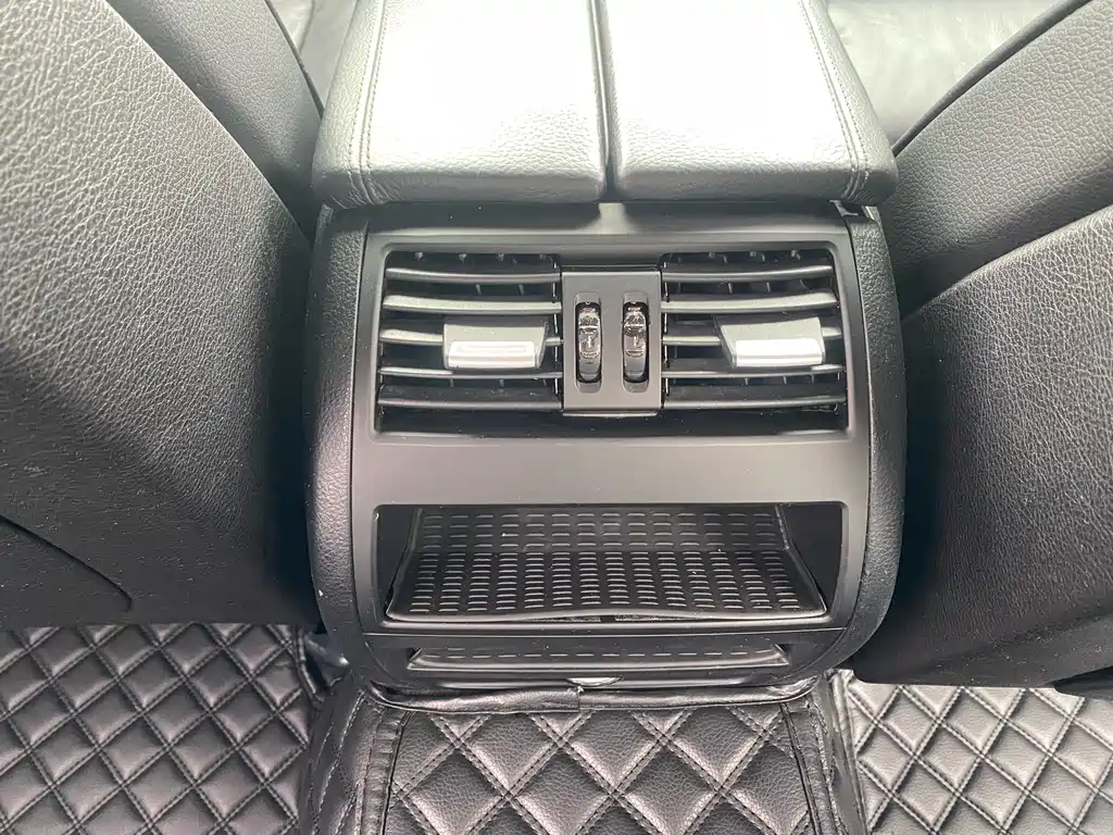 BMW 5 Series 2012 — фото 9