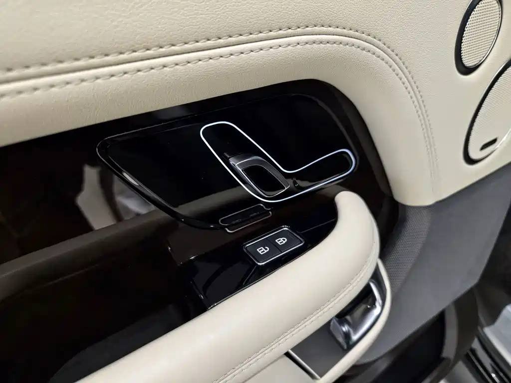 Land Rover Range Rover 2021 — фото 26
