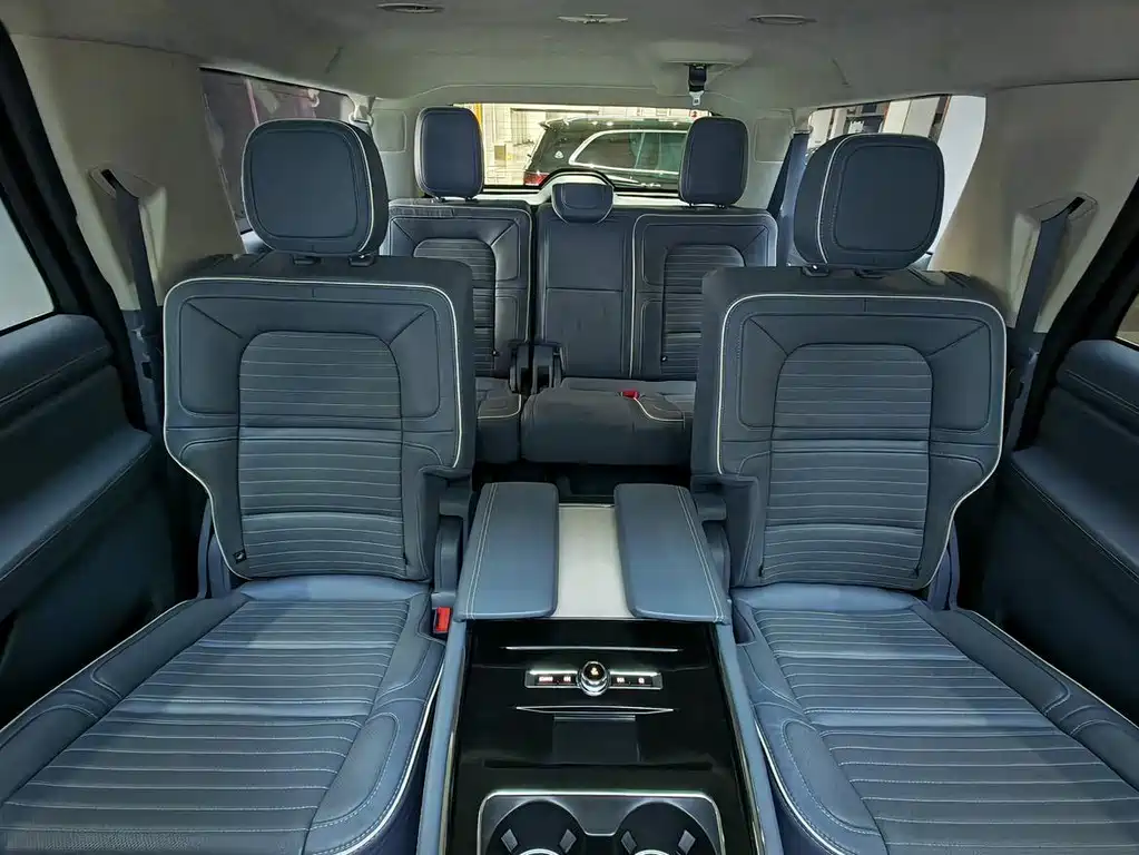 Lincoln Navigator 2022 — фото 17