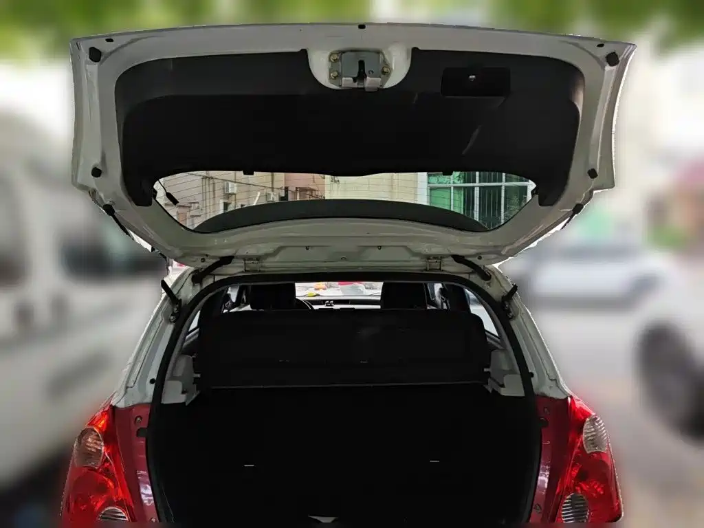 Suzuki Swift 2014 — фото 20