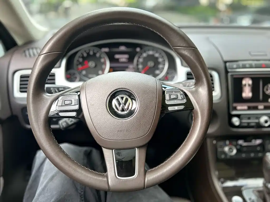Volkswagen Touareg 2017 — фото 10