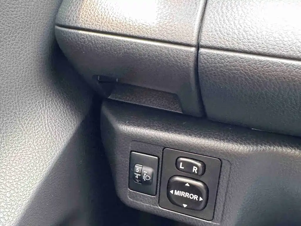 Toyota Yaris L 2022 — фото 17