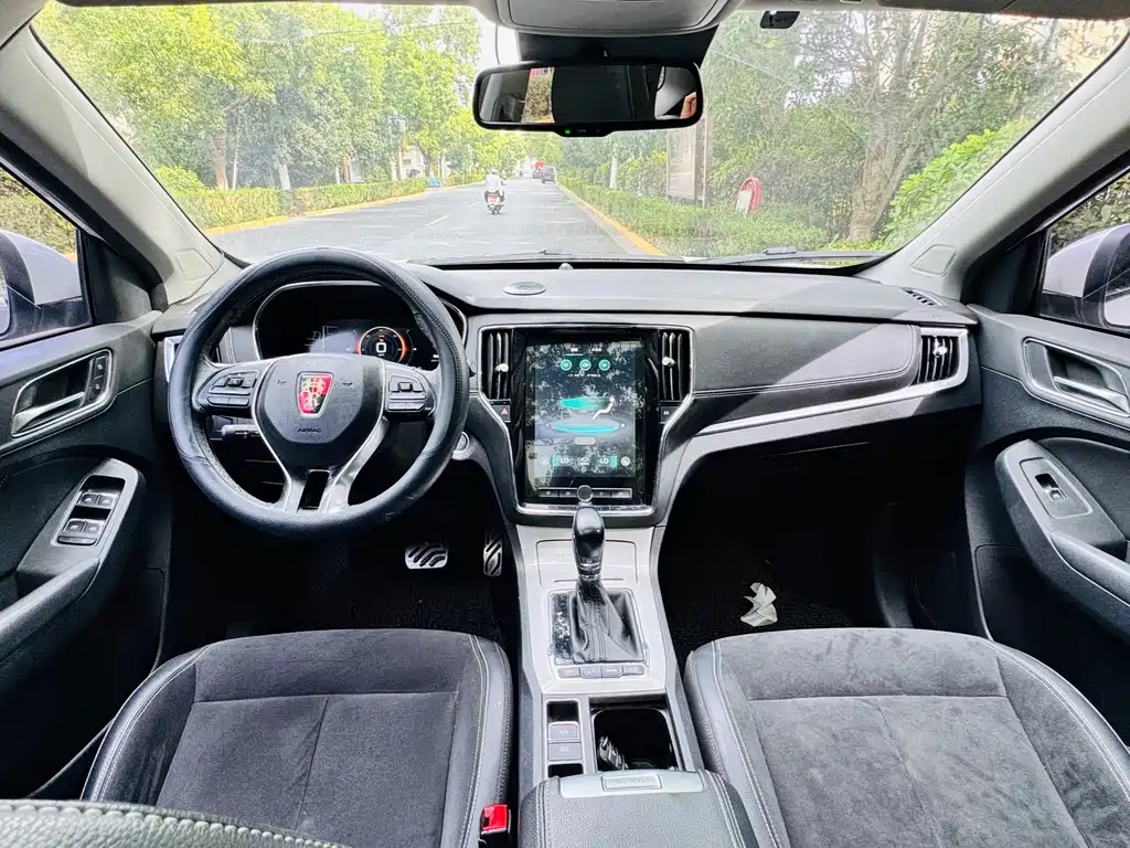 Roewe RX5 New Energy 2018 — фото 11