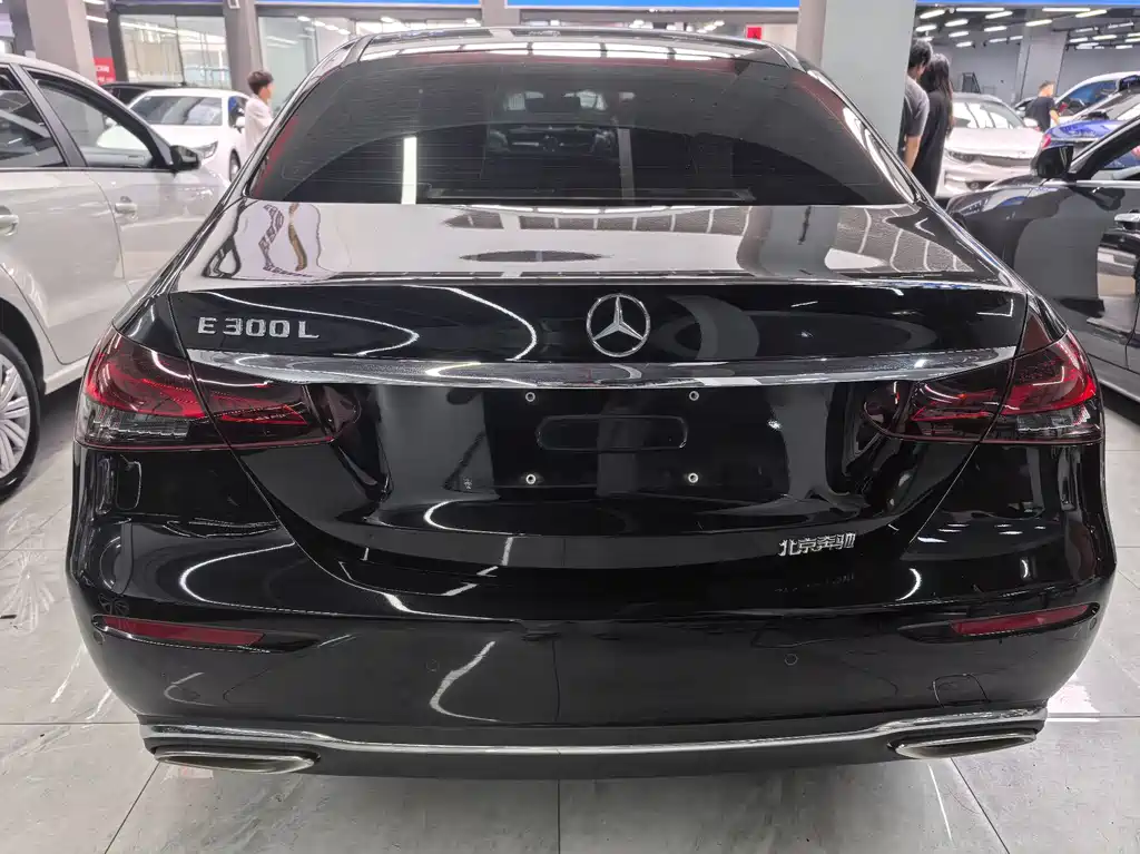 Mercedes-Benz E-Class 2022 — фото 15