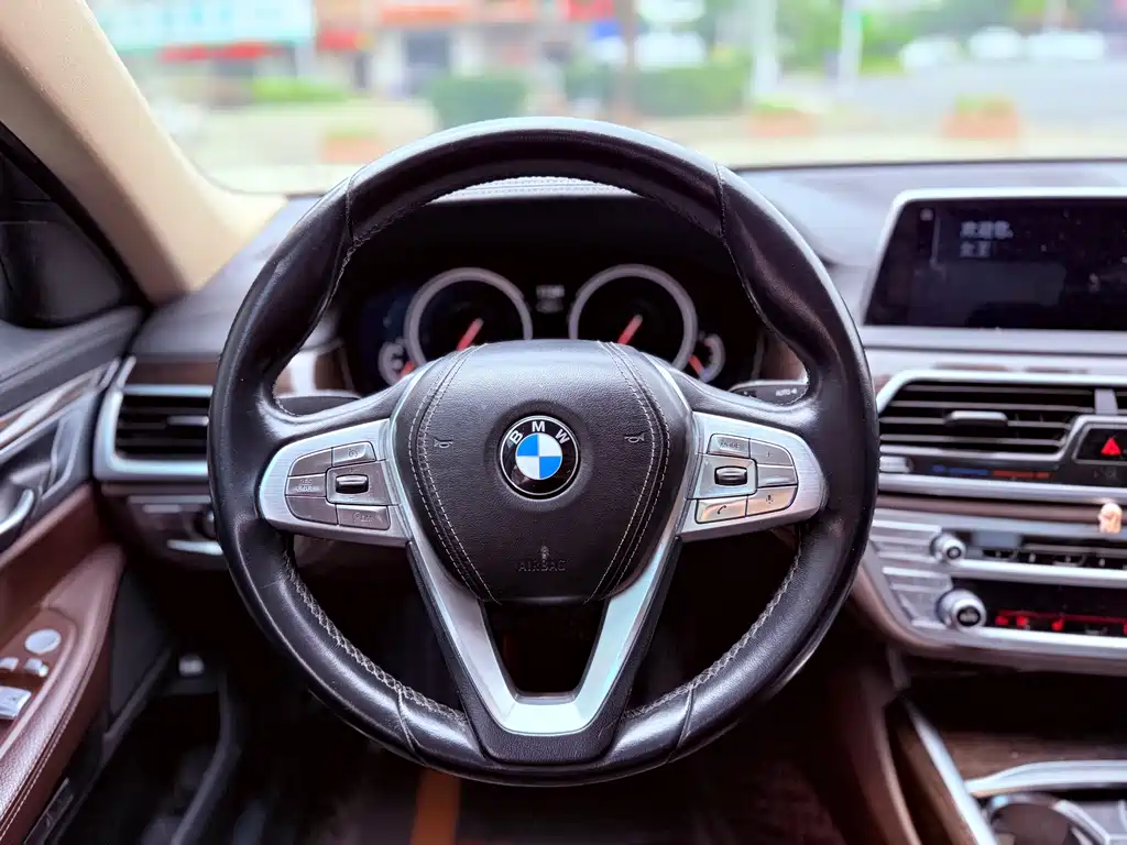 BMW 7 Series 2017 — фото 14