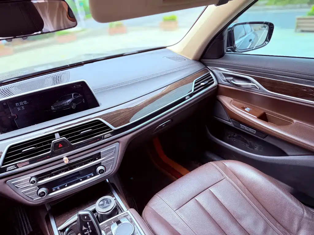 BMW 7 Series 2017 — фото 15