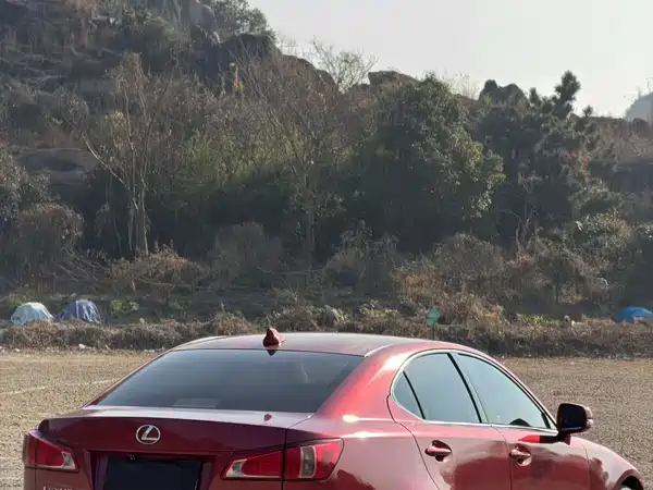 Lexus IS 2011