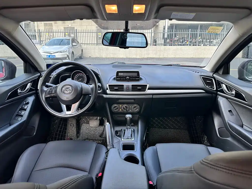 Mazda 3 Axela 2015
