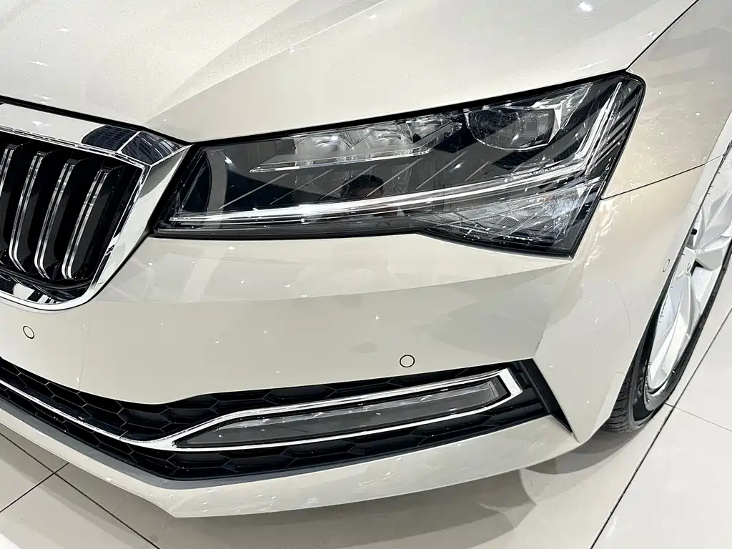 Skoda Superb 2020 — фото 3