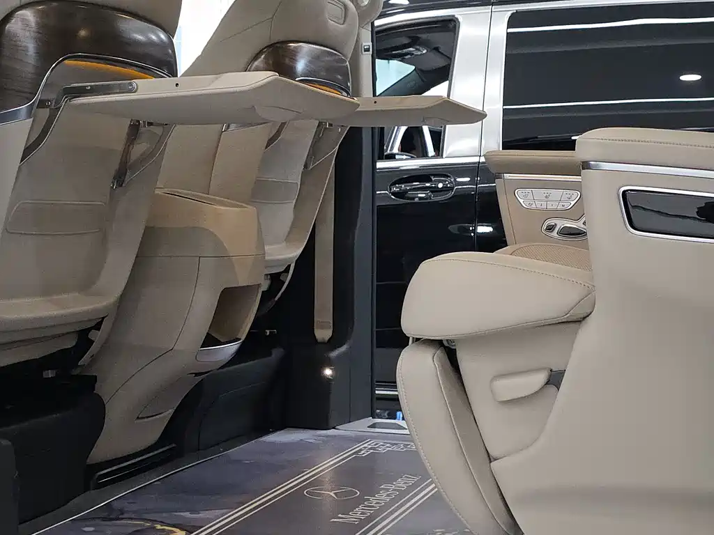 Mercedes-Benz V-Class 2023 — фото 9