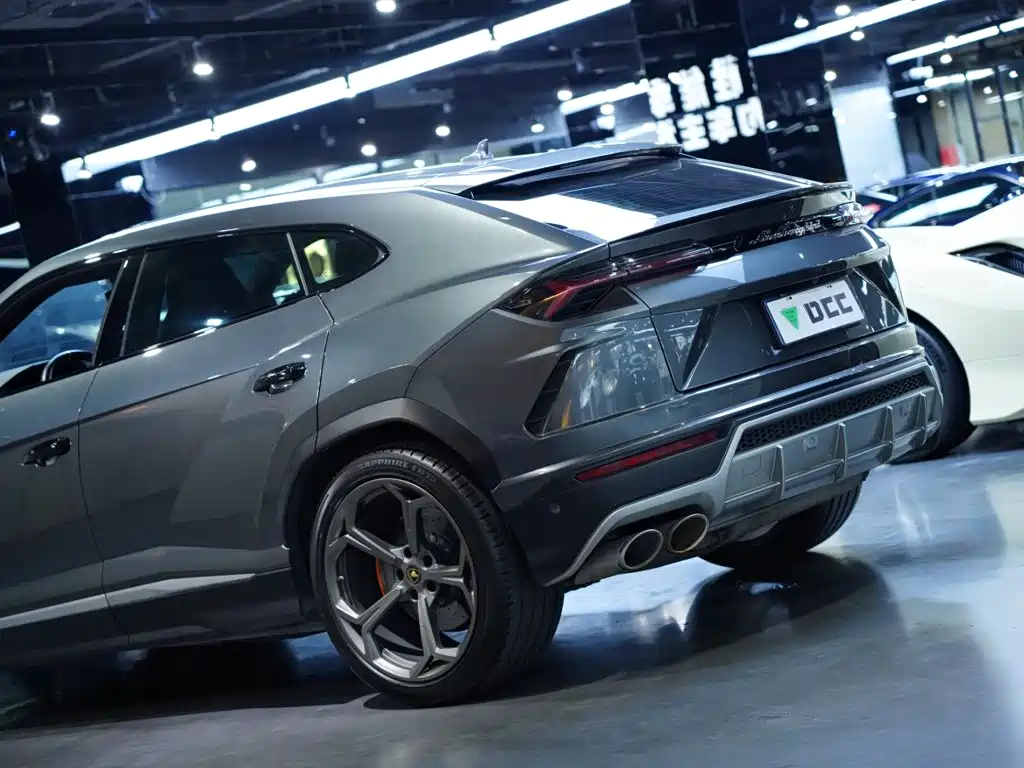 Lamborghini Urus 2020 — фото 12