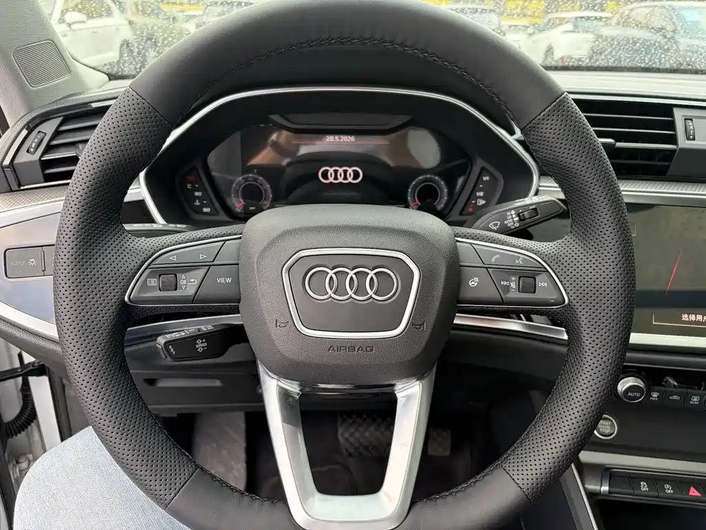 Audi Q3 2023 — фото 12