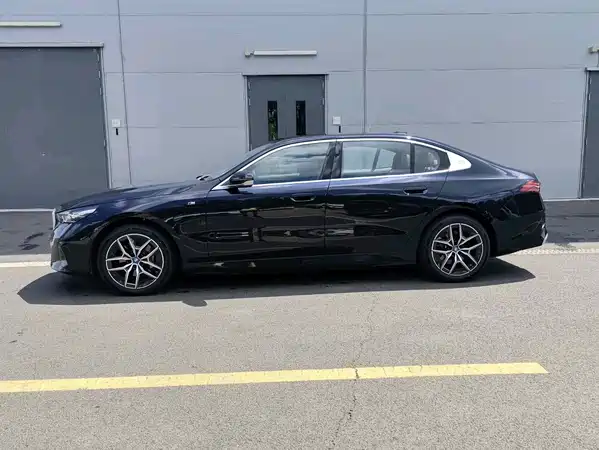 BMW i5 2026