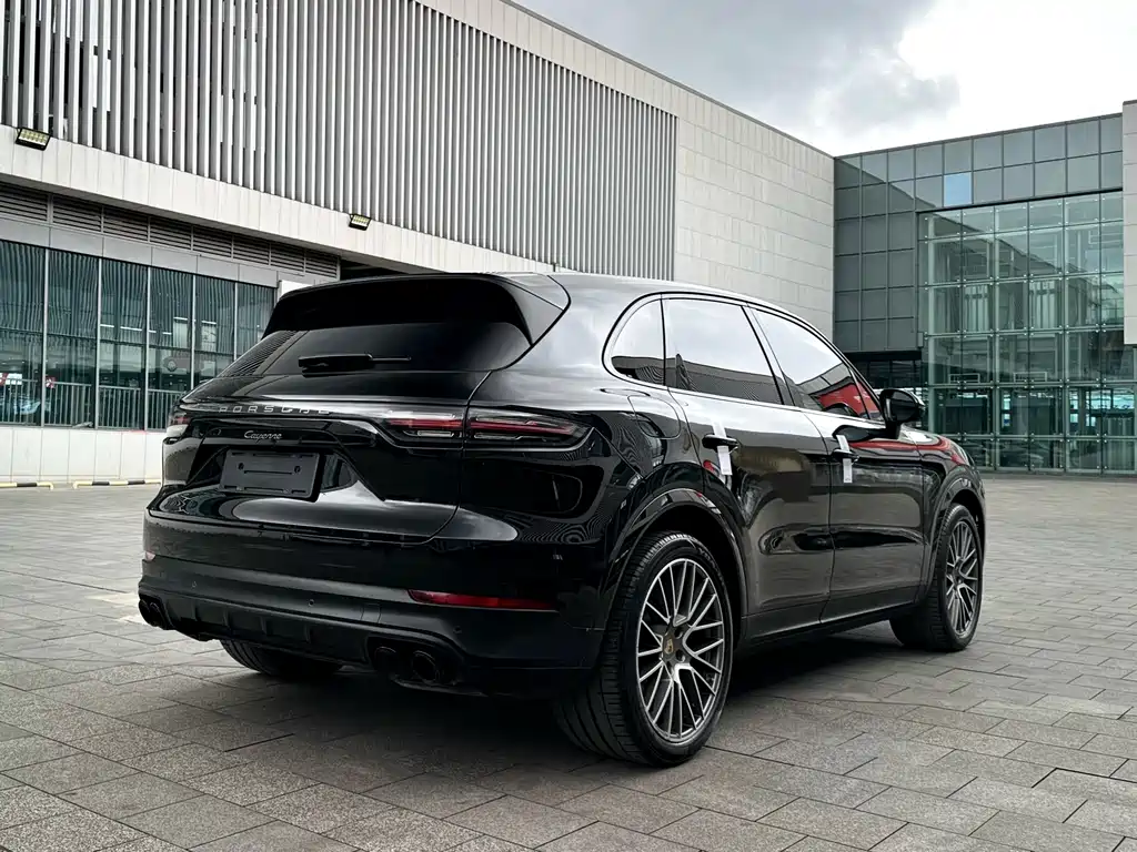 Porsche Cayenne 2022 — фото 16