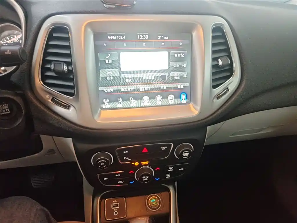 Jeep Compass 2017 — фото 13