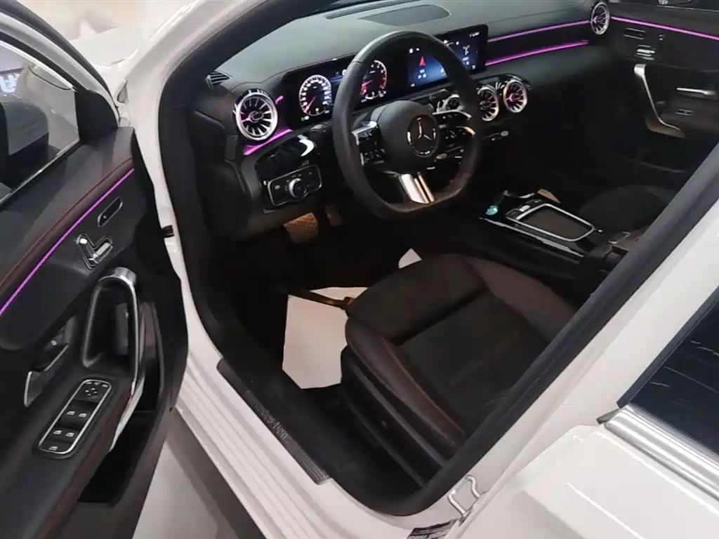 Mercedes-Benz A-Class 2024 — фото 16