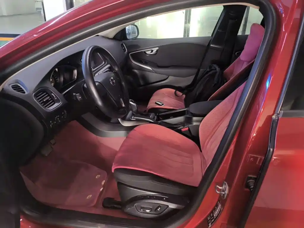 Volvo V40 2017 — фото 15