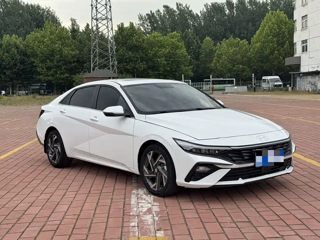 Hyundai Elantra 2025