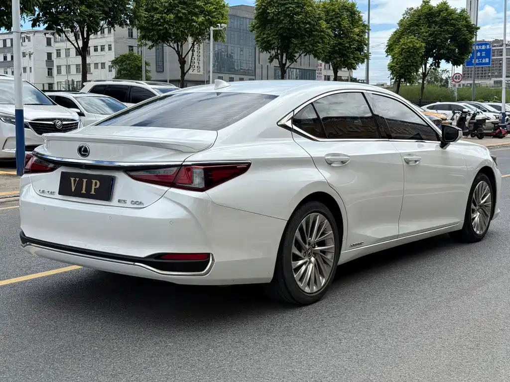 Lexus ES 2020 — фото 7