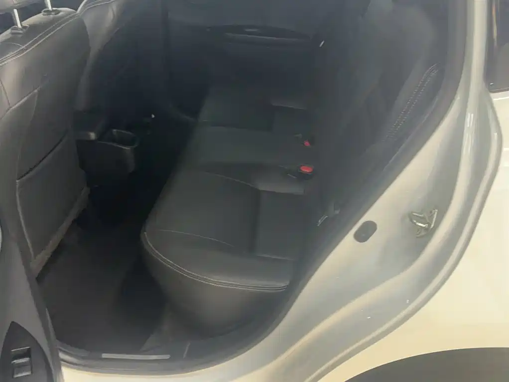 Toyota Yaris L 2022 — фото 15
