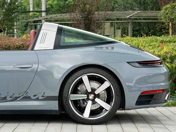 Porsche 911 2023