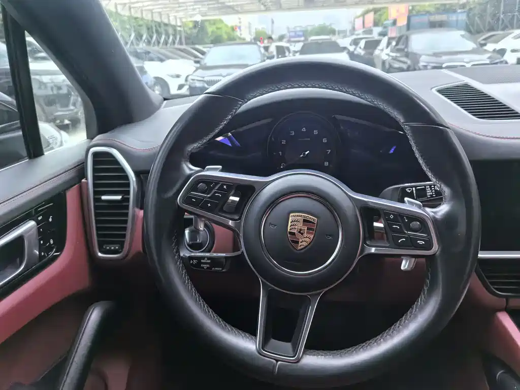 Porsche Cayenne 2018 — фото 15