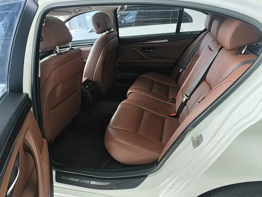 BMW 5 Series 2014 — фото 17
